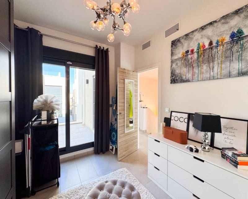 3 bedroom Villa for sale in Villamartin with pool - € 349,900 (Ref: 9783424)