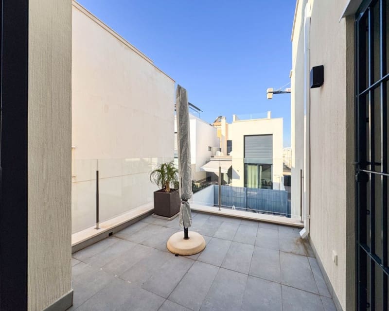 3 bedroom Villa for sale in Villamartin with pool - € 349,900 (Ref: 9783424)