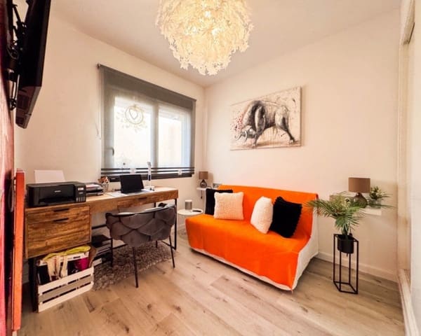 3 slaapkamer Villa te koop in Villamartin, Orihuela met zwembad - € 349.900 (Ref: 9783424)