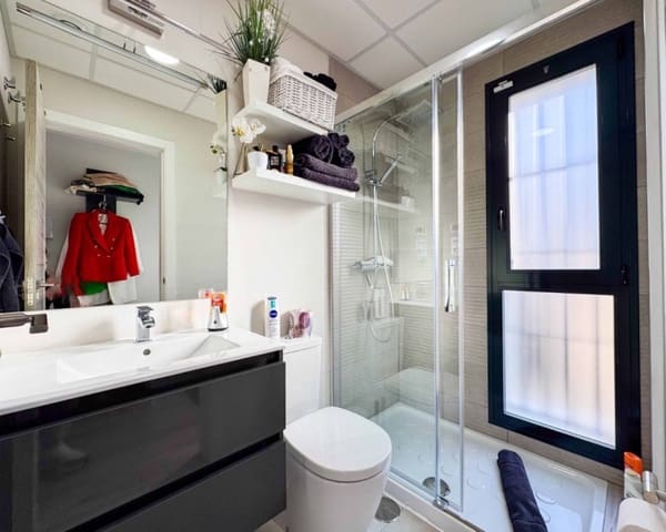 3 slaapkamer Villa te koop in Villamartin, Orihuela met zwembad - € 349.900 (Ref: 9783424)