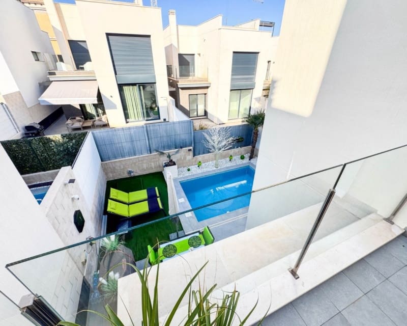 3 bedroom Villa for sale in Villamartin with pool - € 349,900 (Ref: 9783424)