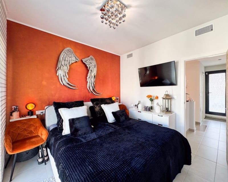 3 bedroom Villa for sale in Villamartin with pool - € 349,900 (Ref: 9783424)