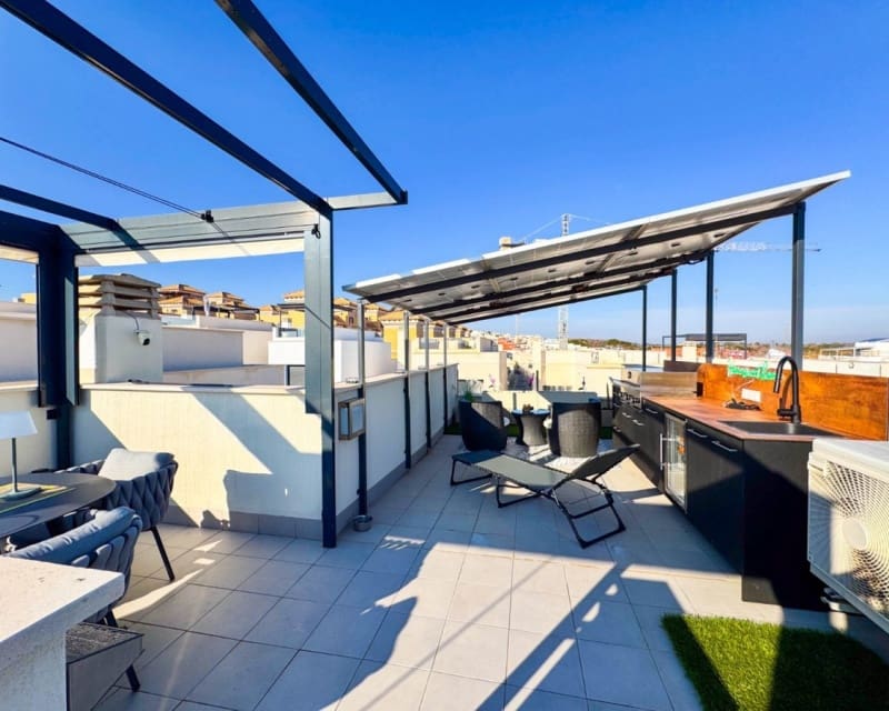 3 bedroom Villa for sale in Villamartin with pool - € 349,900 (Ref: 9783424)