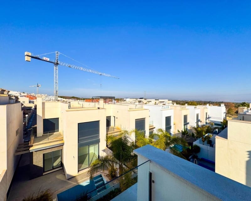 3 bedroom Villa for sale in Villamartin with pool - € 349,900 (Ref: 9783424)