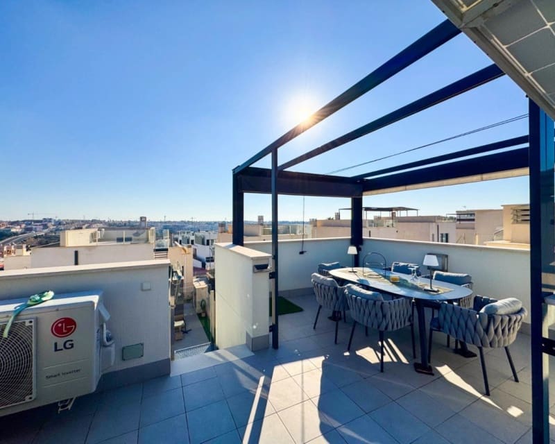 3 bedroom Villa for sale in Villamartin with pool - € 349,900 (Ref: 9783424)