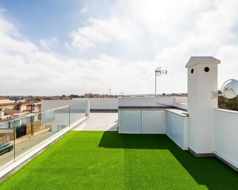 3 bedroom Villa for sale in Villamartin with pool - € 575,000 (Ref: 9784078)