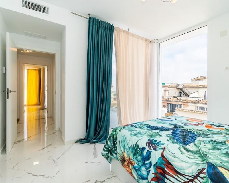 3 bedroom Villa for sale in Villamartin with pool - € 575,000 (Ref: 9784078)