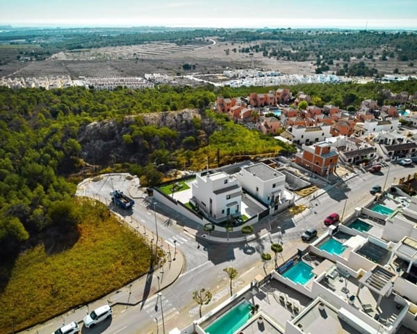 5 soverom Villa til salgs i Villamartin, Orihuela med svømmebasseng - € 657 000 (Ref: 9784081)