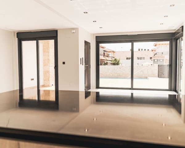 4 sovrum Villa till salu i Punta Prima, Orihuela med pool garage - 699 900 € (Ref: 9784082)