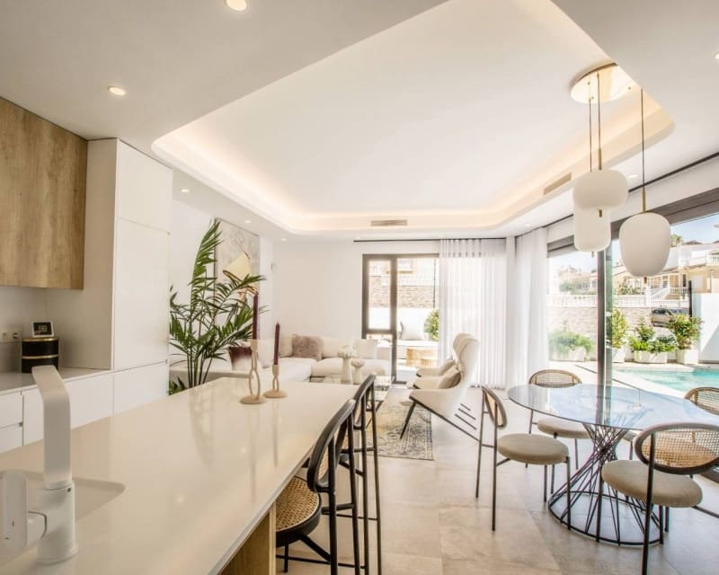 3 slaapkamer Villa te koop in Villamartin met zwembad - € 509.000 (Ref: 9784083)