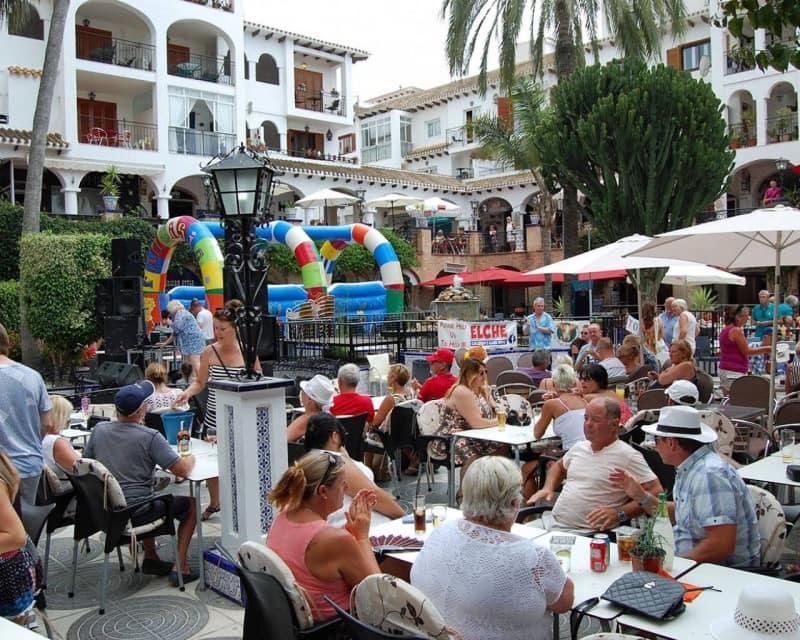 3 slaapkamer Villa te koop in Villamartin met zwembad - € 509.000 (Ref: 9784083)