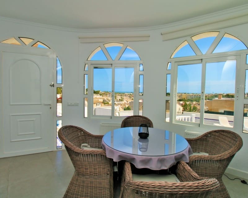 3 bedroom Villa for sale in Villamartin with pool - € 499,000 (Ref: 9784372)