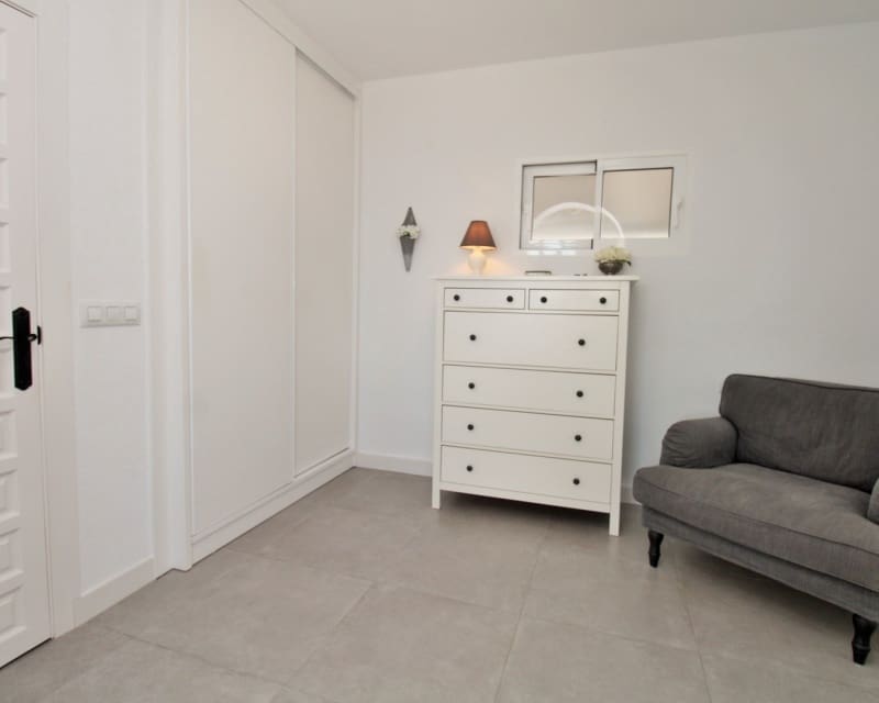 3 bedroom Villa for sale in Villamartin with pool - € 499,000 (Ref: 9784372)