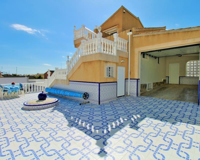 3 bedroom Villa for sale in Villamartin with pool - € 499,000 (Ref: 9784372)