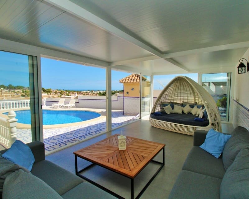 3 bedroom Villa for sale in Villamartin with pool - € 499,000 (Ref: 9784372)