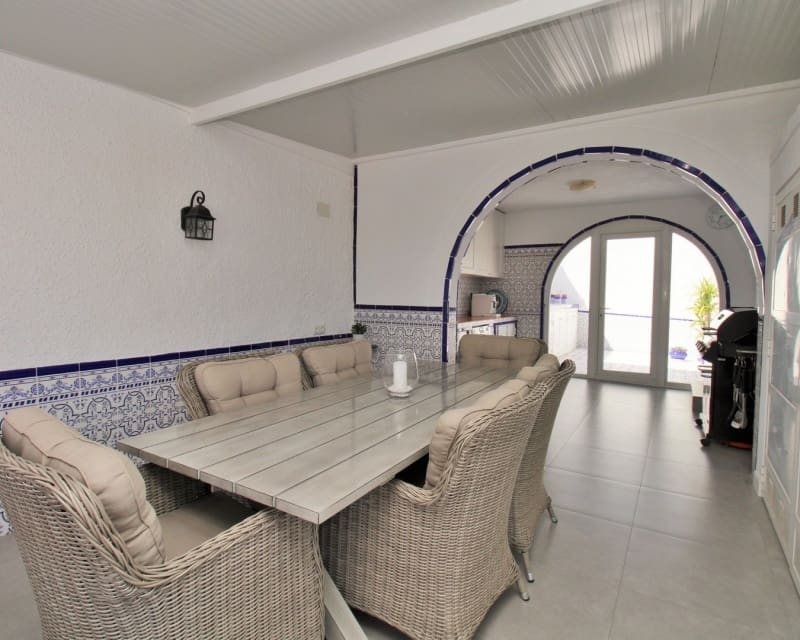 3 bedroom Villa for sale in Villamartin with pool - € 499,000 (Ref: 9784372)