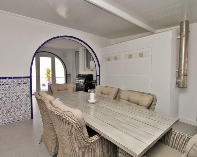 3 bedroom Villa for sale in Villamartin with pool - € 499,000 (Ref: 9784372)