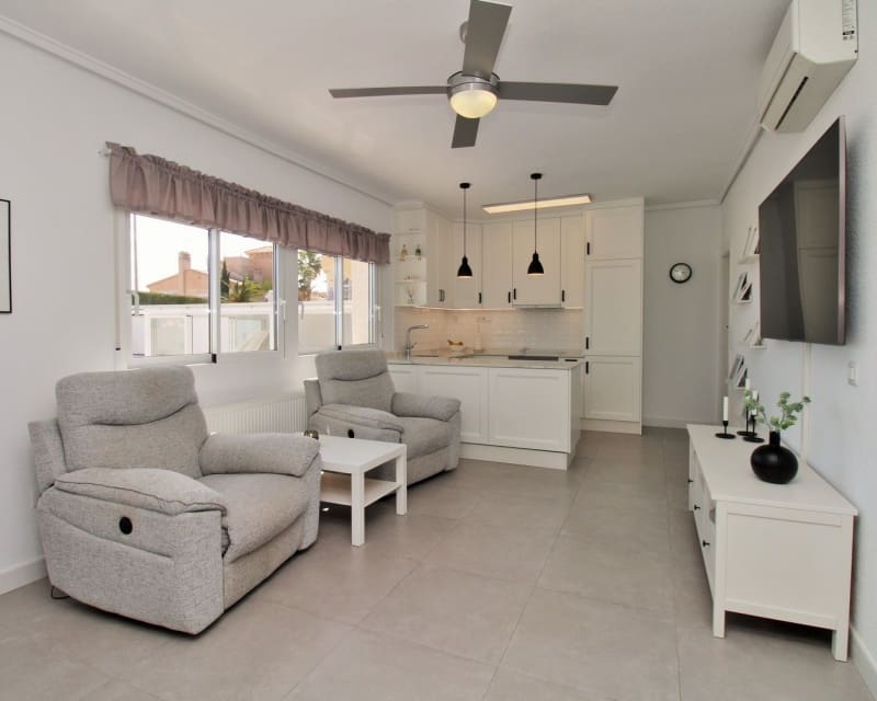 3 bedroom Villa for sale in Villamartin with pool - € 499,000 (Ref: 9784372)