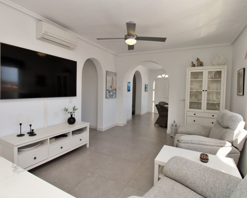 3 bedroom Villa for sale in Villamartin with pool - € 499,000 (Ref: 9784372)