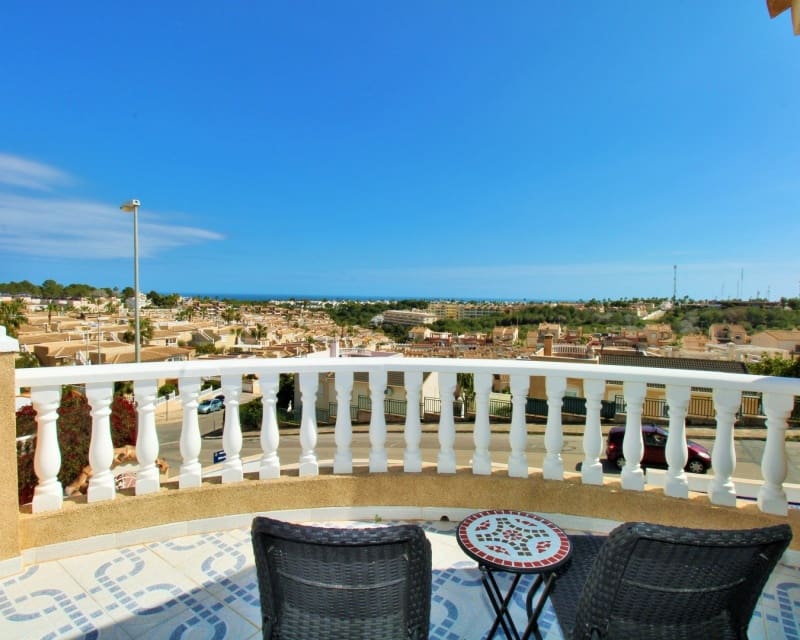 3 bedroom Villa for sale in Villamartin with pool - € 499,000 (Ref: 9784372)