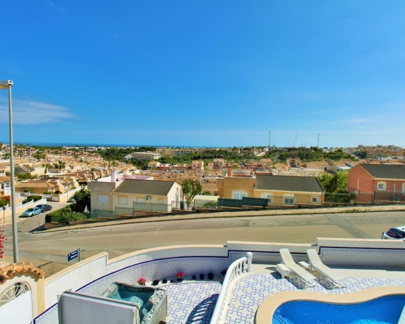 3 bedroom Villa for sale in Villamartin with pool - € 499,000 (Ref: 9784372)