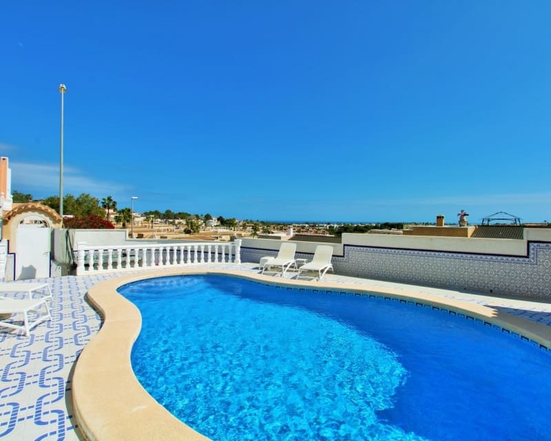 3 bedroom Villa for sale in Villamartin with pool - € 499,000 (Ref: 9784372)