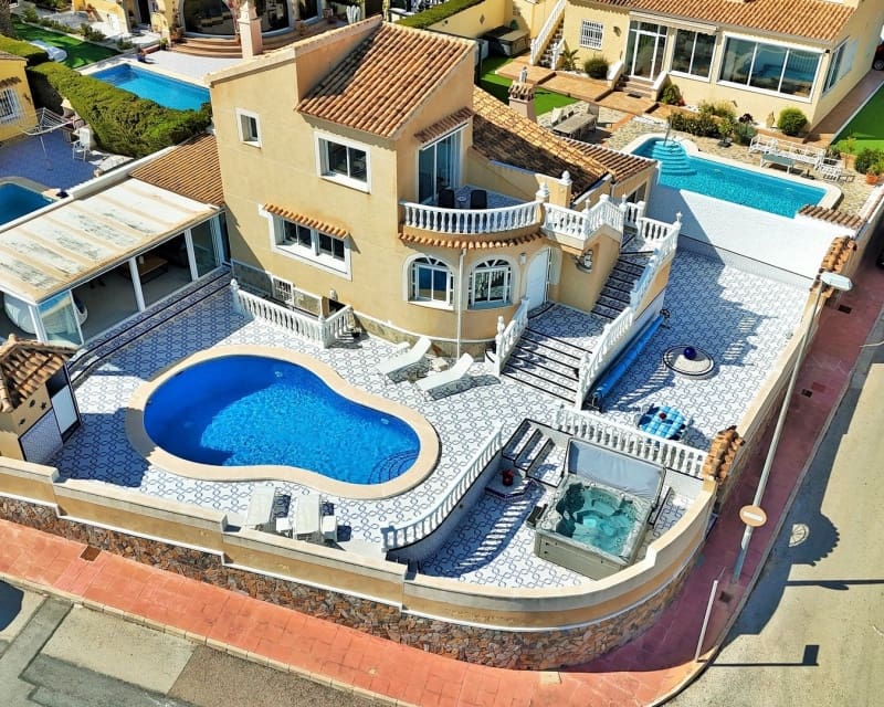 3 bedroom Villa for sale in Villamartin with pool - € 499,000 (Ref: 9784372)