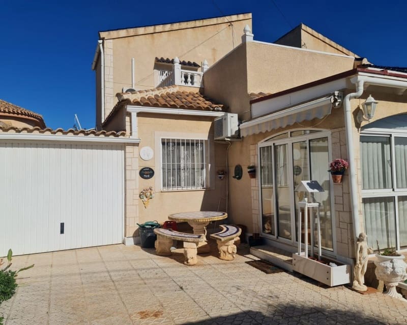 3 soveværelse Byhus til salg i Villamartin med swimmingpool - € 198.000 (Ref: 9784376)