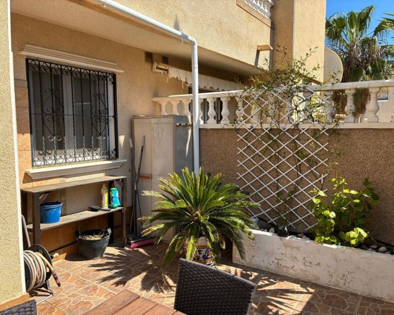 3 bedroom Villa for sale in Villamartin with pool - € 249,950 (Ref: 9784379)