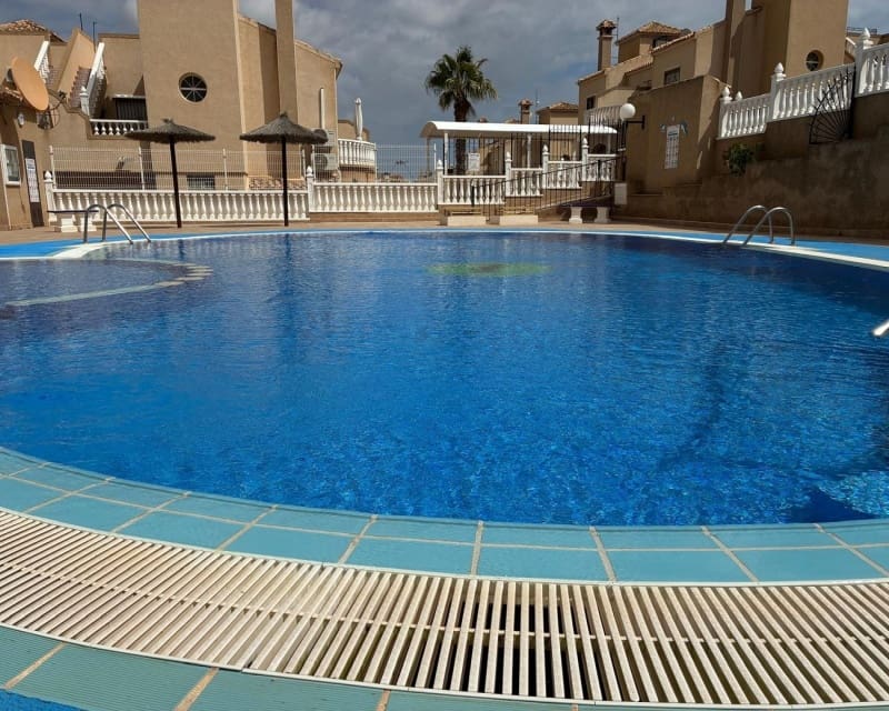 3 bedroom Villa for sale in Villamartin with pool - € 249,950 (Ref: 9784379)
