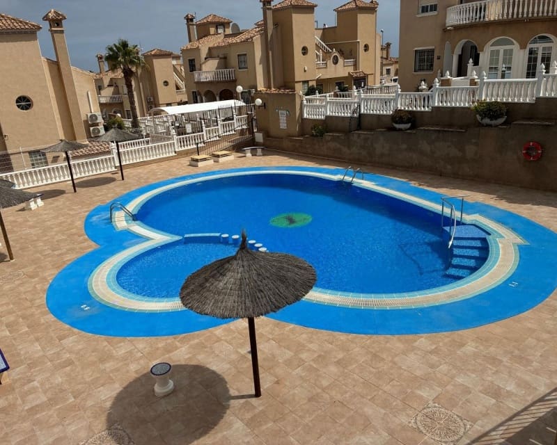 3 bedroom Villa for sale in Villamartin with pool - € 249,950 (Ref: 9784379)