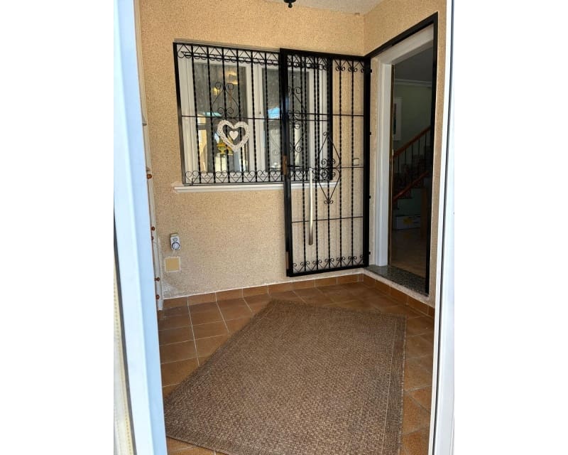 3 bedroom Villa for sale in Villamartin with pool - € 249,950 (Ref: 9784379)