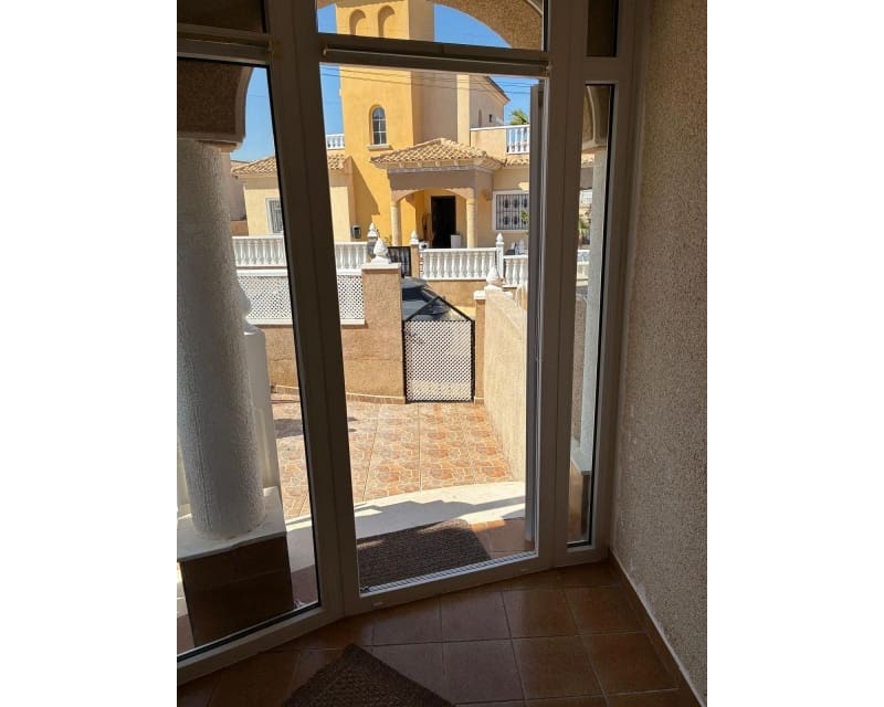 3 bedroom Villa for sale in Villamartin with pool - € 249,950 (Ref: 9784379)