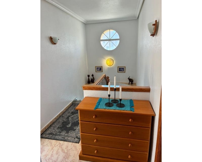 3 bedroom Villa for sale in Villamartin with pool - € 249,950 (Ref: 9784379)