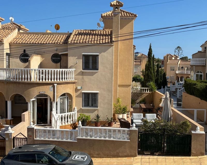 3 bedroom Villa for sale in Villamartin with pool - € 249,950 (Ref: 9784379)