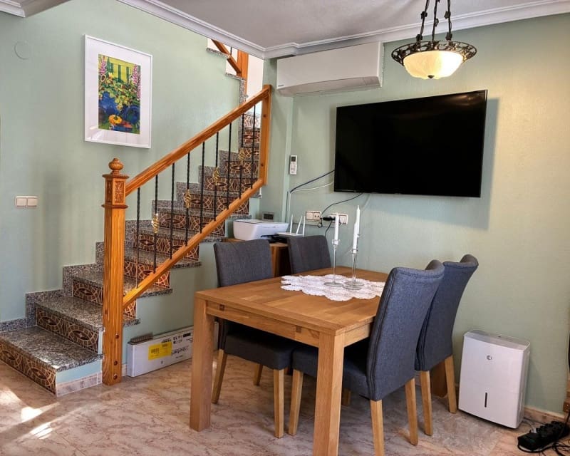 3 bedroom Villa for sale in Villamartin with pool - € 249,950 (Ref: 9784379)