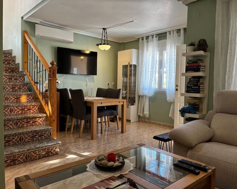 3 bedroom Villa for sale in Villamartin with pool - € 249,950 (Ref: 9784379)