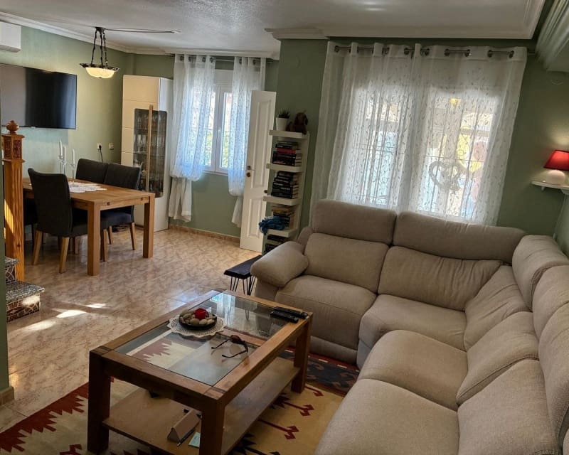 3 bedroom Villa for sale in Villamartin with pool - € 249,950 (Ref: 9784379)