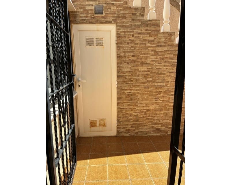 3 bedroom Villa for sale in Villamartin with pool - € 249,950 (Ref: 9784379)