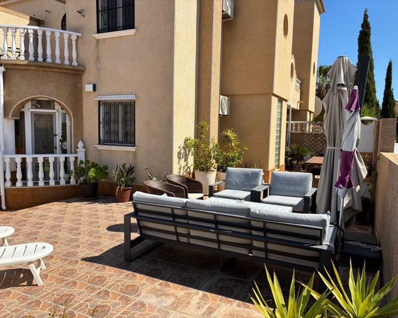 3 bedroom Villa for sale in Villamartin with pool - € 249,950 (Ref: 9784379)