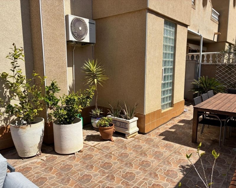 3 bedroom Villa for sale in Villamartin with pool - € 249,950 (Ref: 9784379)