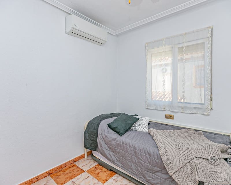 3 quarto Moradia para venda em Playa Flamenca com piscina - 224 500 € (Ref: 9784380)