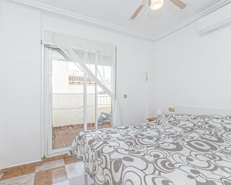 3 quarto Moradia para venda em Playa Flamenca com piscina - 224 500 € (Ref: 9784380)