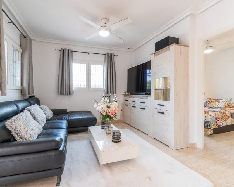 3 quarto Moradia para venda em Playa Flamenca com piscina - 279 000 € (Ref: 9784383)