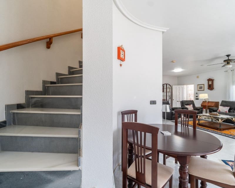 3 Zimmer Villa zu verkaufen in Playa Flamenca mit Pool - 640.000 € (Ref: 9784384)