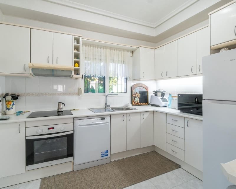 3 Zimmer Villa zu verkaufen in Playa Flamenca mit Pool - 640.000 € (Ref: 9784384)