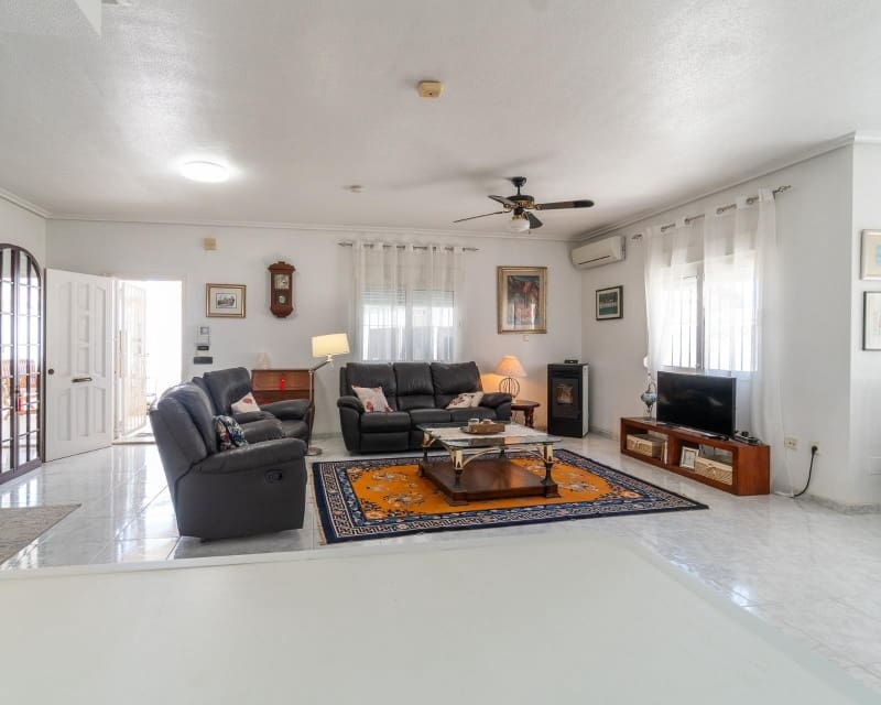 3 Zimmer Villa zu verkaufen in Playa Flamenca mit Pool - 640.000 € (Ref: 9784384)