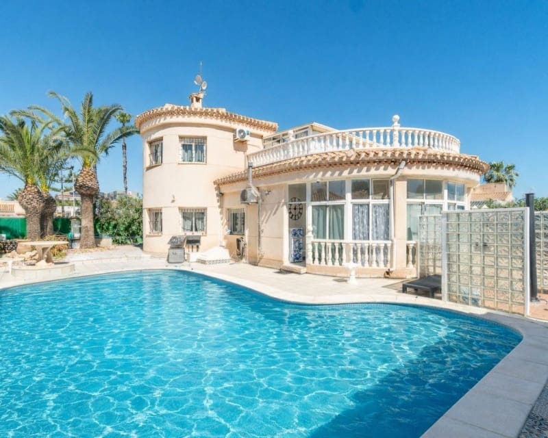 3 Zimmer Villa zu verkaufen in Playa Flamenca mit Pool - 640.000 € (Ref: 9784384)