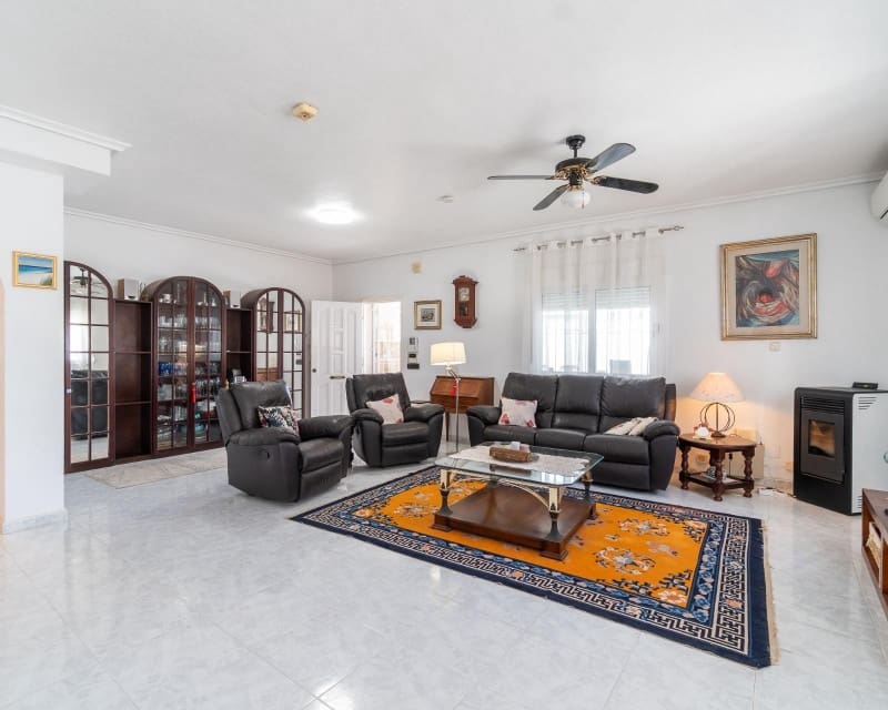 3 Zimmer Villa zu verkaufen in Playa Flamenca mit Pool - 640.000 € (Ref: 9784384)