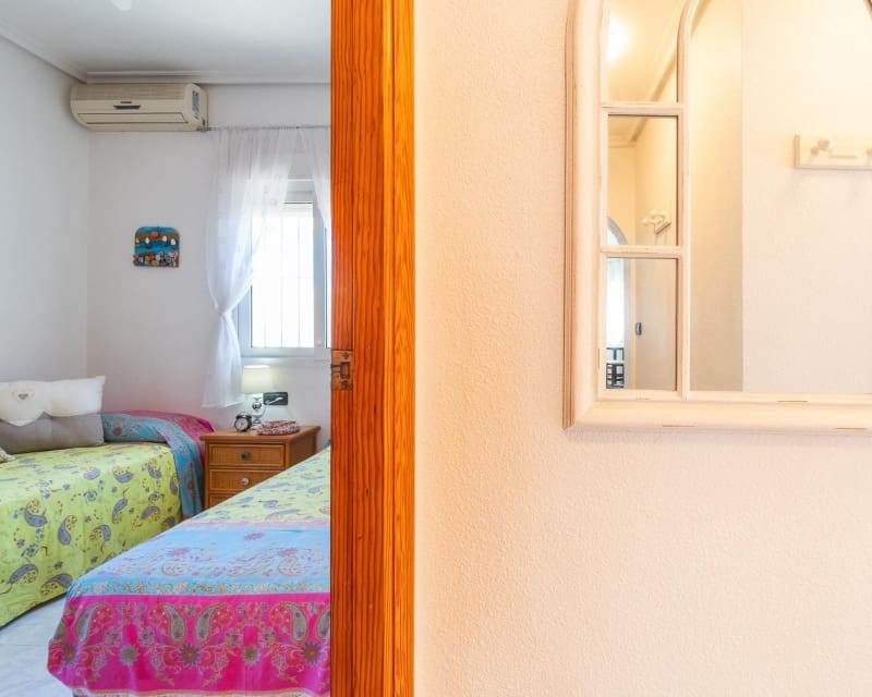 3 Zimmer Villa zu verkaufen in Playa Flamenca mit Pool - 640.000 € (Ref: 9784384)